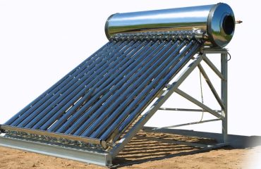 Illustration of a solar water heater highlighting the reset button on the control panel and solar collector panels, emphasizing troubleshooting and maintenance steps.